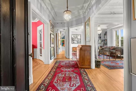 Entry Way - 700 Washington Pl #3B, Baltimore, MD 21201 photo 2 of 6