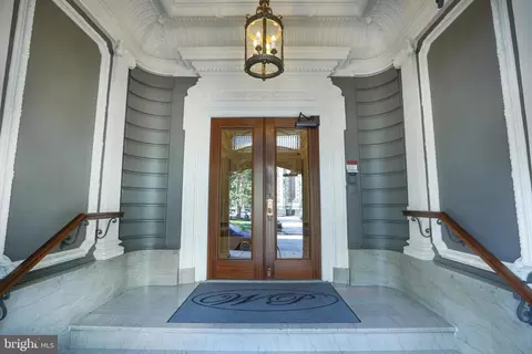 Entry Way - 700 Washington Pl #3B, Baltimore, MD 21201 photo 3 of 6