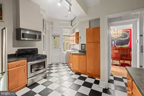 Kitchen - 700 Washington Pl #3B, Baltimore, MD 21201 photo 2 of 5