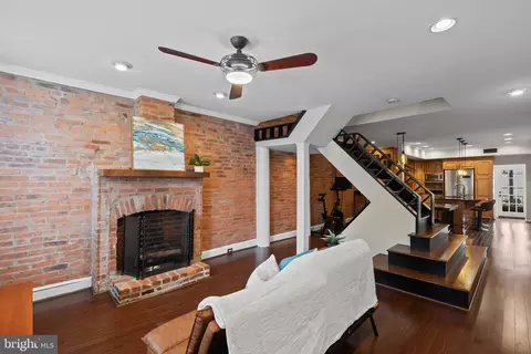 3203 Dillon St, Baltimore, MD 21224