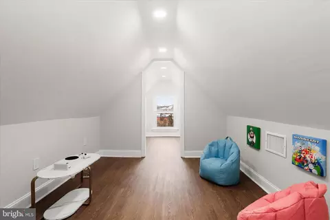 Entry Way - 701 E 43rd St, Baltimore, MD 21212 photo 12 of 14