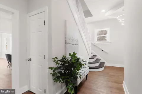 Entry Way - 701 E 43rd St, Baltimore, MD 21212 photo 2 of 14