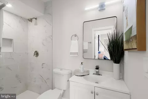 Bath - 701 E 43rd St, Baltimore, MD 21212 photo 1 of 4