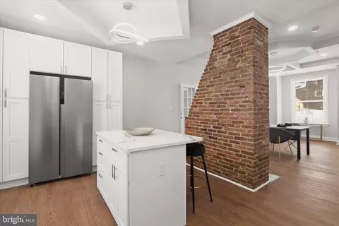 Entry Way - 701 E 43rd St, Baltimore, MD 21212 photo 6 of 14