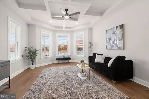 Living - 701 E 43rd St, Baltimore, MD 21212 photo 2 of 4