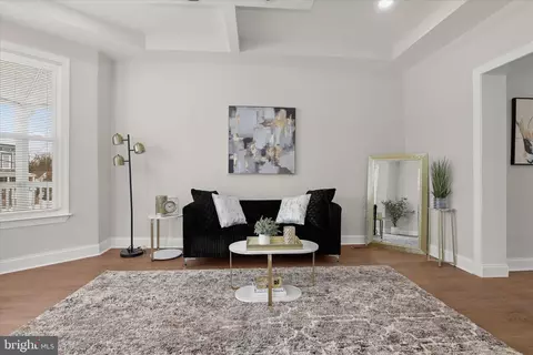 Living - 701 E 43rd St, Baltimore, MD 21212 photo 3 of 4