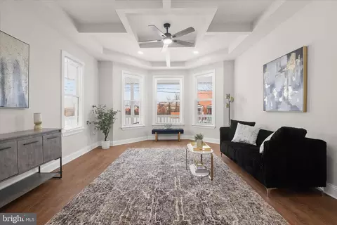 Living - 701 E 43rd St, Baltimore, MD 21212 photo 1 of 4