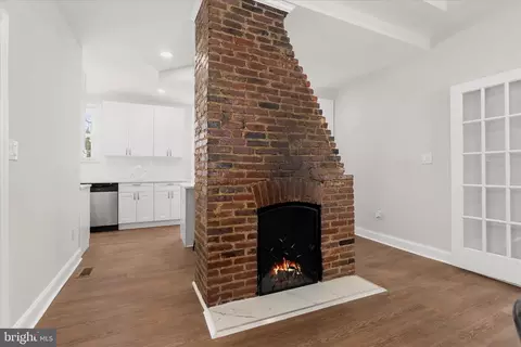 Entry Way - 701 E 43rd St, Baltimore, MD 21212 photo 10 of 14