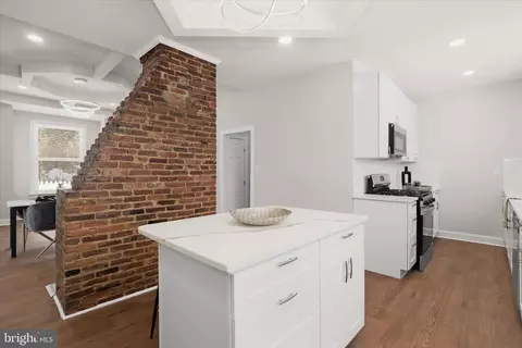 Entry Way - 701 E 43rd St, Baltimore, MD 21212 photo 5 of 14