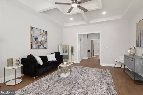 Entry Way - 701 E 43rd St, Baltimore, MD 21212 photo 3 of 14