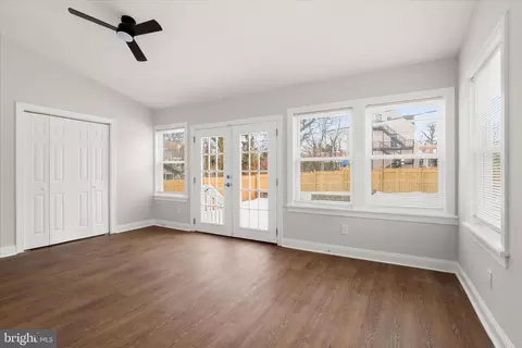 Living - 701 E 43rd St, Baltimore, MD 21212 photo 4 of 4