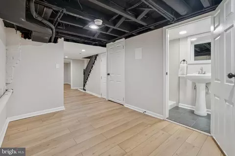 Entry Way - 409 N Glover St, Baltimore, MD 21224 photo 12 of 14