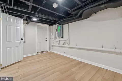 Entry Way - 409 N Glover St, Baltimore, MD 21224 photo 14 of 14