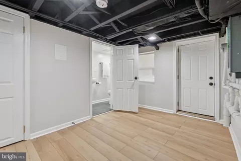 Entry Way - 409 N Glover St, Baltimore, MD 21224 photo 13 of 14