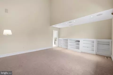 Living - 5700 Coley Ct, Baltimore, MD 21210 photo 4 of 5