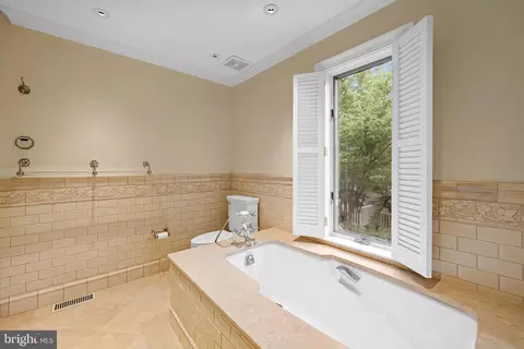 Bath - 5700 Coley Ct, Baltimore, MD 21210 photo 3 of 6