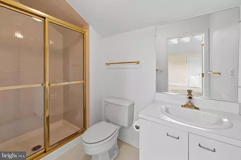 Bath - 5700 Coley Ct, Baltimore, MD 21210 photo 6 of 6