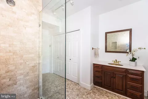 Bath - 525 S Sharp St, Baltimore, MD 21201 photo 1 of 2
