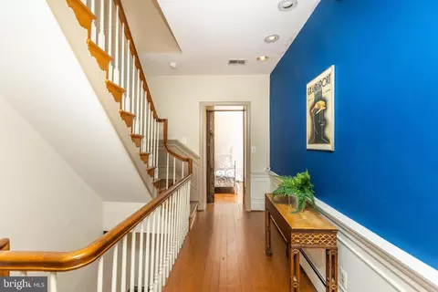 Entry Way - 525 S Sharp St, Baltimore, MD 21201 photo 4 of 5