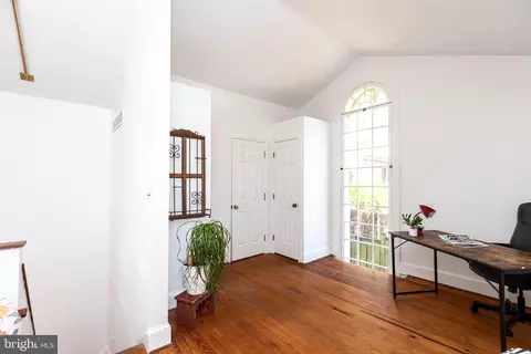 Entry Way - 525 S Sharp St, Baltimore, MD 21201 photo 5 of 5