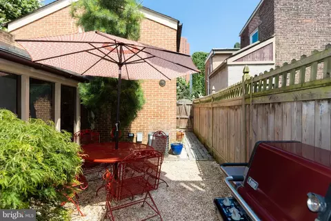 Exterior - 525 S Sharp St, Baltimore, MD 21201 photo 6 of 7