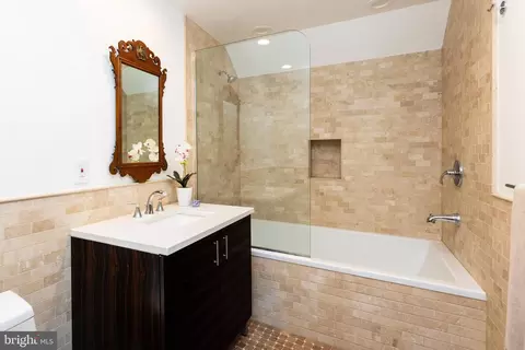 Bath - 525 S Sharp St, Baltimore, MD 21201 photo 2 of 2