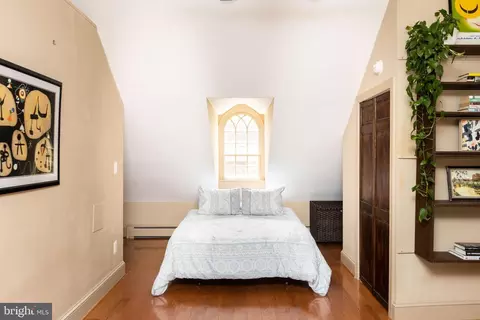 Bedroom - 525 S Sharp St, Baltimore, MD 21201 photo 6 of 7