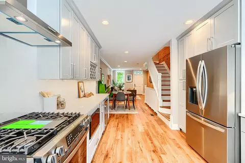 Entry Way - 3029 Hudson St, Baltimore, MD 21224 photo 5 of 8