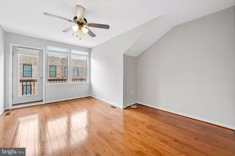 Living - 534 Canton Ct, Baltimore, MD 21224 photo 5 of 6
