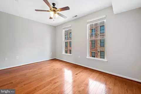 Living - 534 Canton Ct, Baltimore, MD 21224 photo 4 of 6