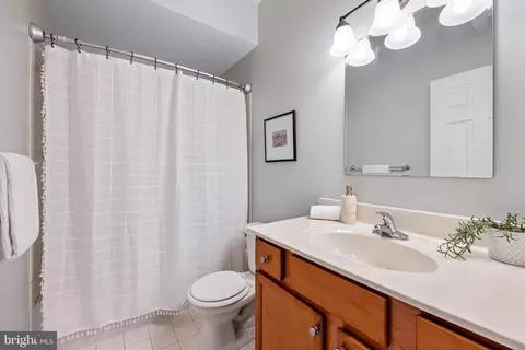 Bath - 534 Canton Ct, Baltimore, MD 21224 photo 3 of 3