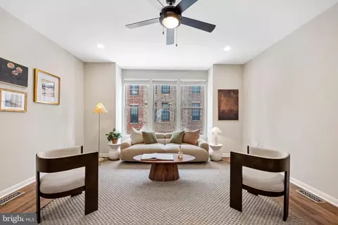 Living - 534 Canton Ct, Baltimore, MD 21224 photo 1 of 6