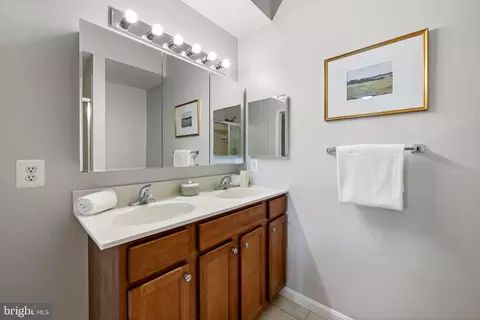 Bath - 534 Canton Ct, Baltimore, MD 21224 photo 1 of 3