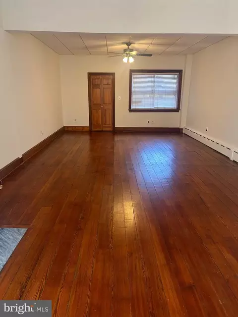 909 Stiles St, Baltimore, MD 21202 photo 2