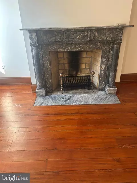 909 Stiles St, Baltimore, MD 21202 photo 4