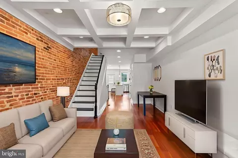 330 S Clinton St, Baltimore, MD 21224