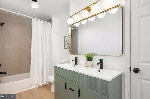 Bath - 115 S Regester St, Baltimore, MD 21231 photo 1 of 2