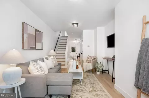 Entry Way - 115 S Regester St, Baltimore, MD 21231 photo 4 of 7