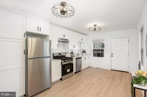 Entry Way - 115 S Regester St, Baltimore, MD 21231 photo 5 of 7
