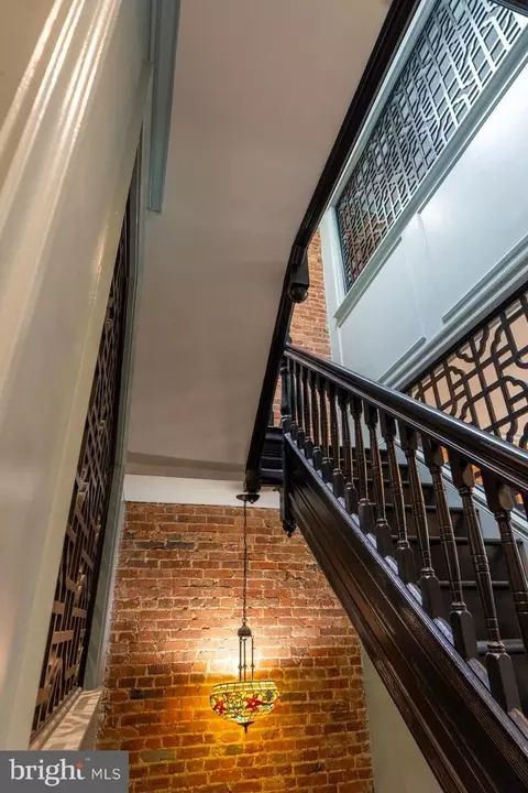 Entry Way - 420 E Biddle St, Baltimore, MD 21202 photo 5 of 10