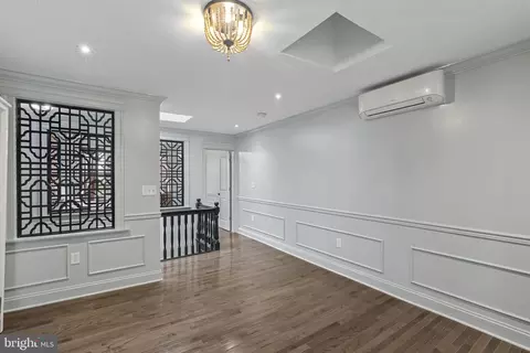 Entry Way - 420 E Biddle St, Baltimore, MD 21202 photo 8 of 10