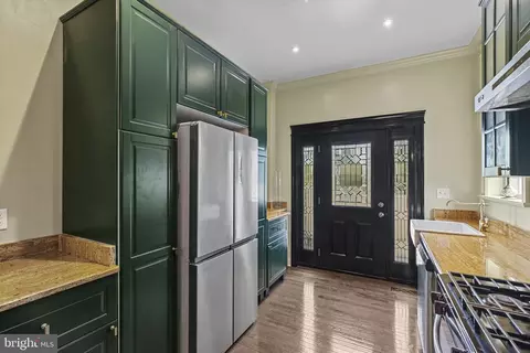Entry Way - 420 E Biddle St, Baltimore, MD 21202 photo 2 of 10