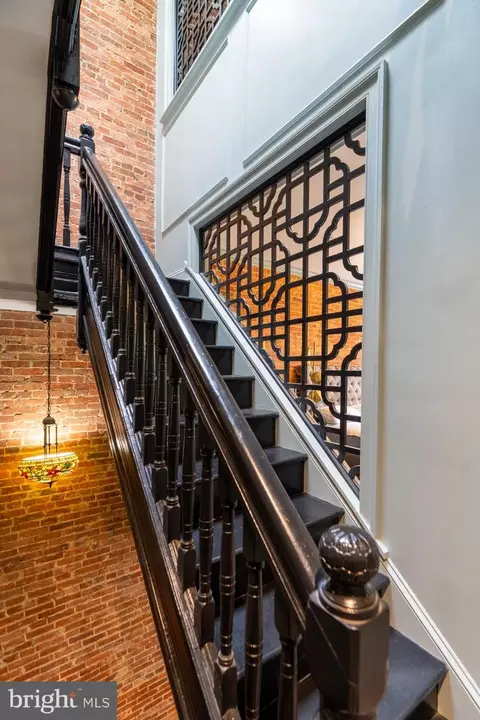 Entry Way - 420 E Biddle St, Baltimore, MD 21202 photo 3 of 10