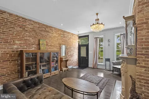 Entry Way - 420 E Biddle St, Baltimore, MD 21202 photo 1 of 10