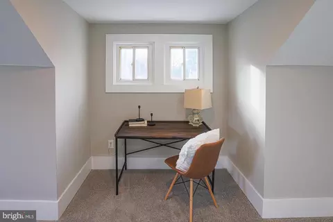 Entry Way - 6013 Pinehurst Rd, Baltimore, MD 21212 photo 21 of 25