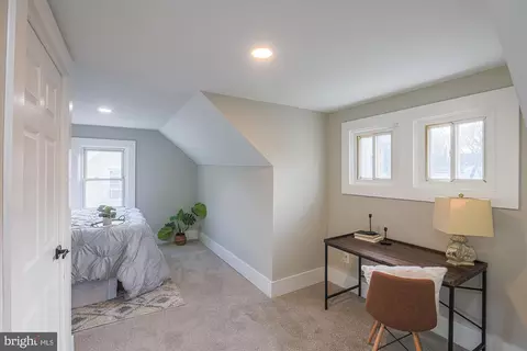Entry Way - 6013 Pinehurst Rd, Baltimore, MD 21212 photo 22 of 25