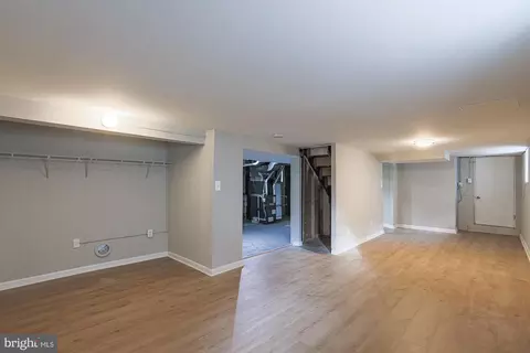 Entry Way - 6013 Pinehurst Rd, Baltimore, MD 21212 photo 18 of 25