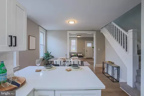 Entry Way - 6013 Pinehurst Rd, Baltimore, MD 21212 photo 9 of 25