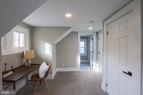 Entry Way - 6013 Pinehurst Rd, Baltimore, MD 21212 photo 19 of 25