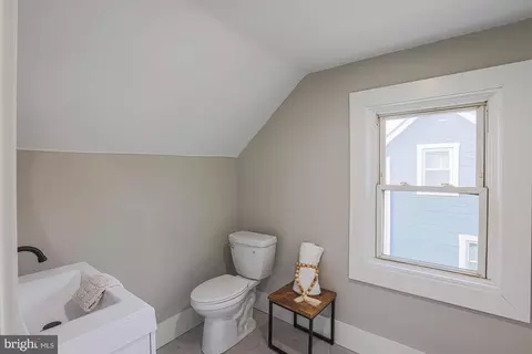 Bath - 6013 Pinehurst Rd, Baltimore, MD 21212 photo 6 of 9
